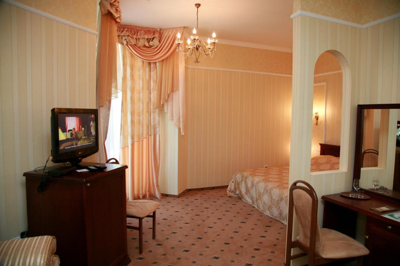 Optima Collection Park Hotel Ivano-Frankivsk Buitenkant foto