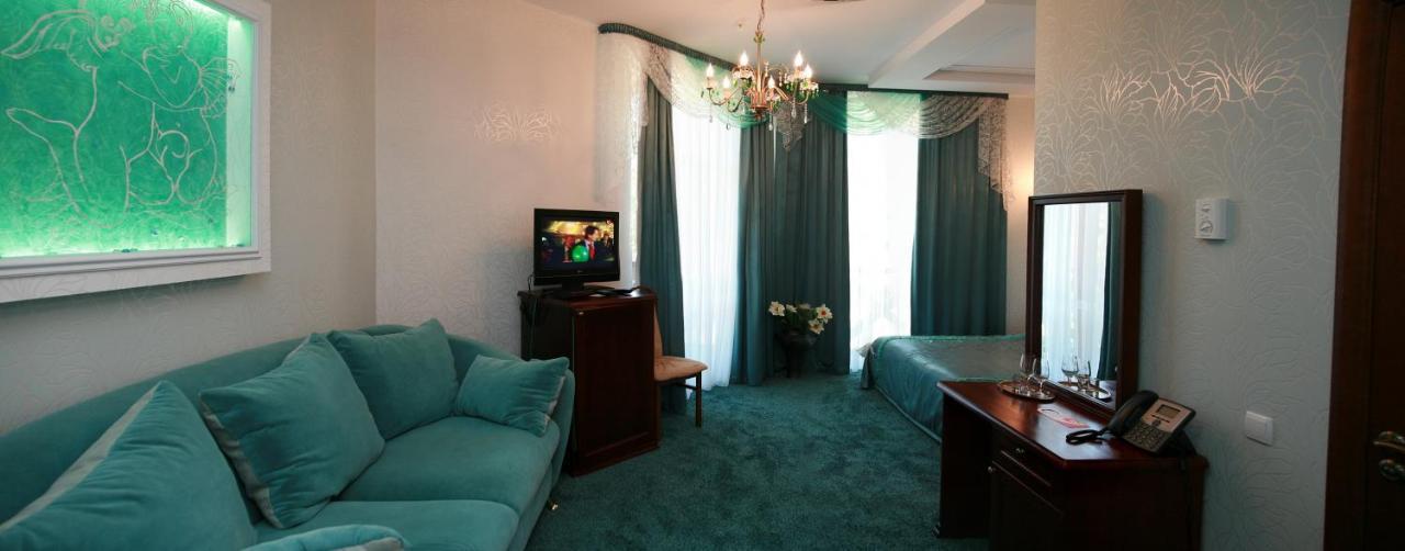 Optima Collection Park Hotel Ivano-Frankivsk Buitenkant foto