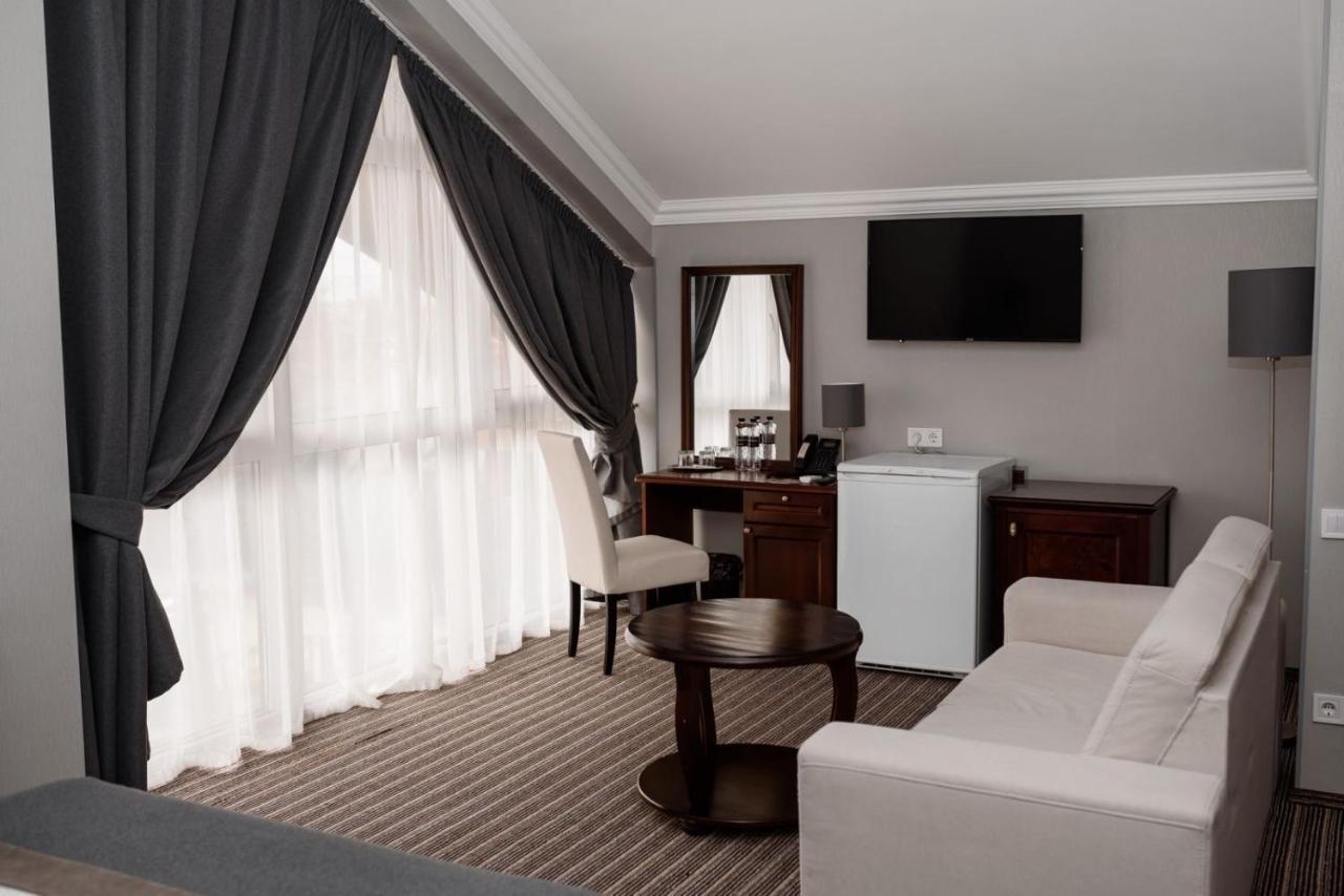Optima Collection Park Hotel Ivano-Frankivsk Buitenkant foto