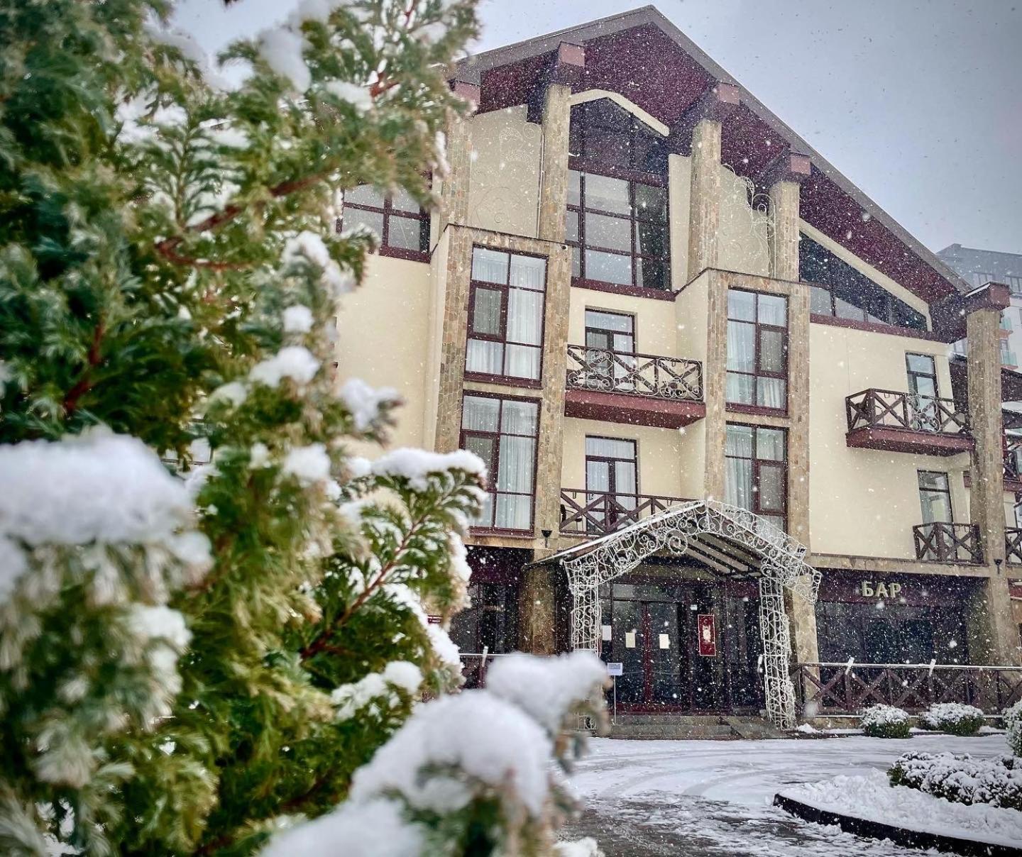 Optima Collection Park Hotel Ivano-Frankivsk Buitenkant foto