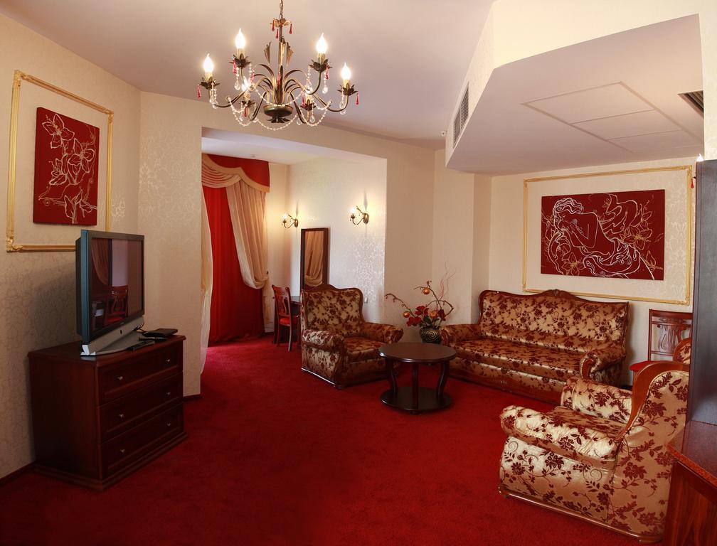 Optima Collection Park Hotel Ivano-Frankivsk Buitenkant foto