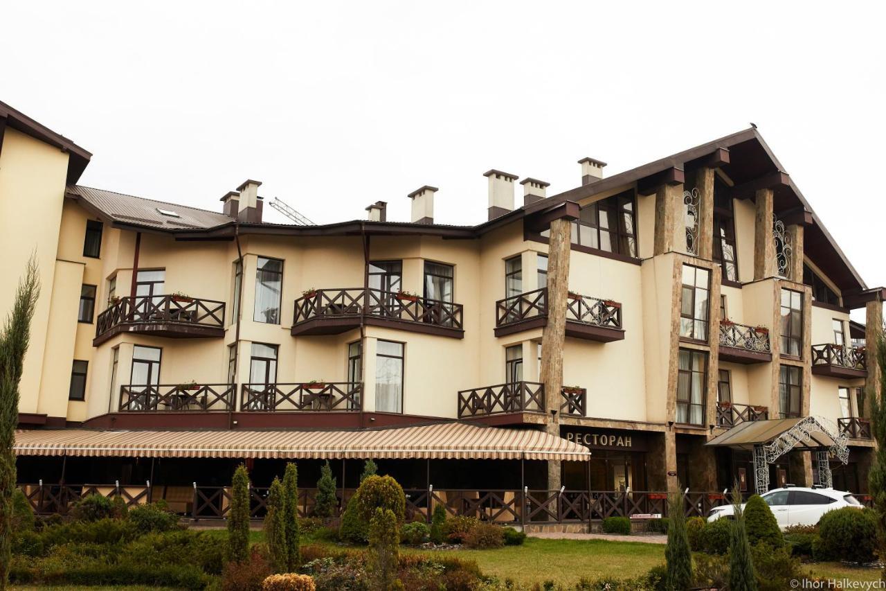 Optima Collection Park Hotel Ivano-Frankivsk Buitenkant foto