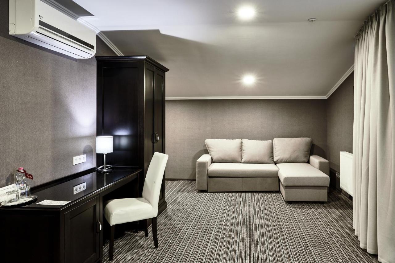 Optima Collection Park Hotel Ivano-Frankivsk Buitenkant foto