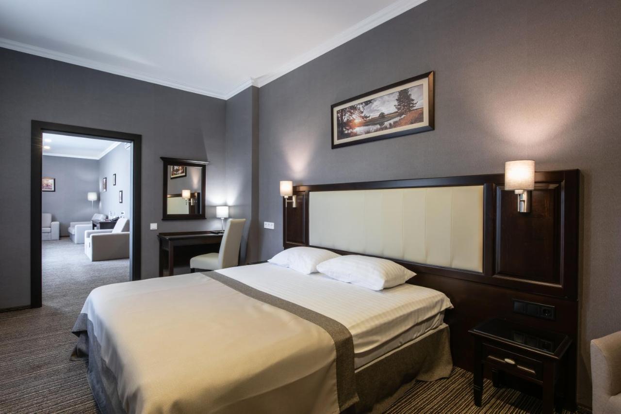 Optima Collection Park Hotel Ivano-Frankivsk Buitenkant foto