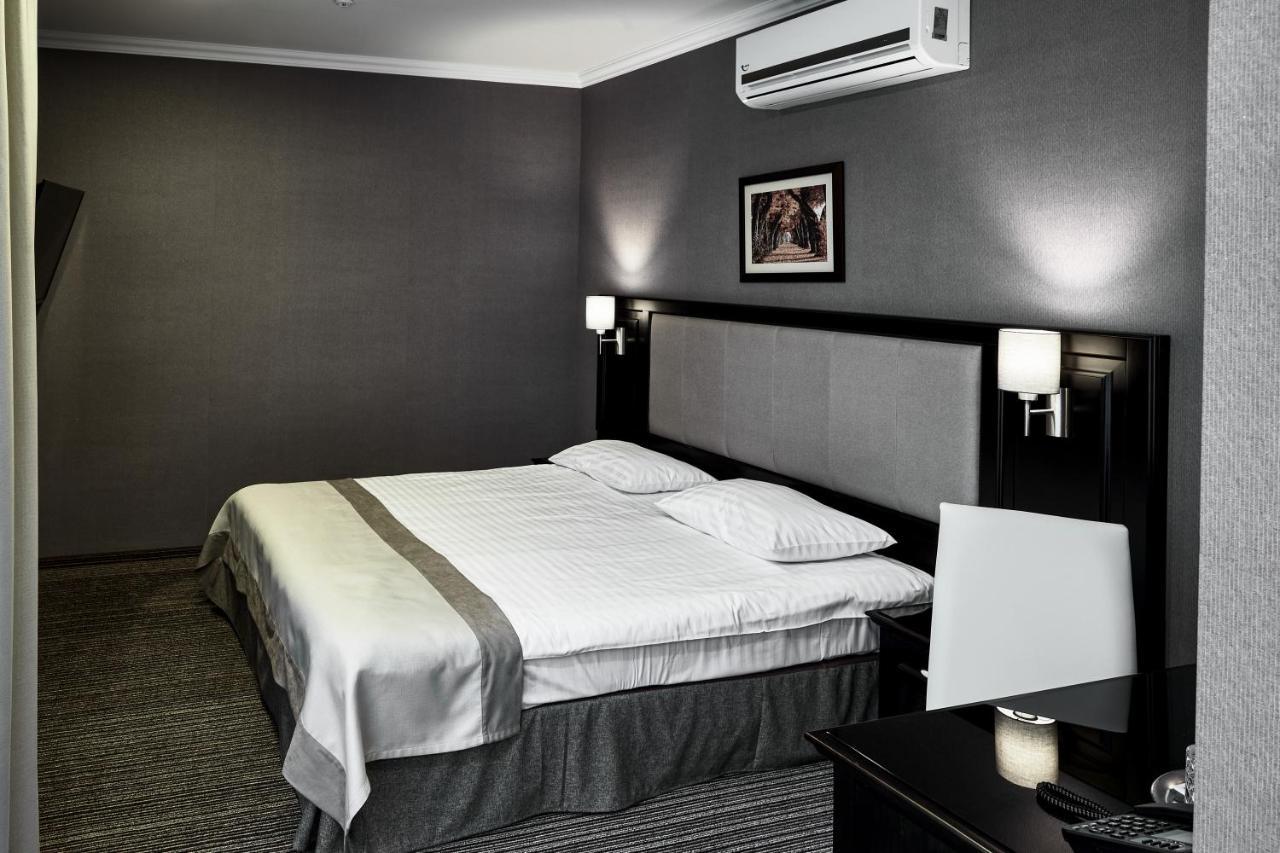 Optima Collection Park Hotel Ivano-Frankivsk Buitenkant foto